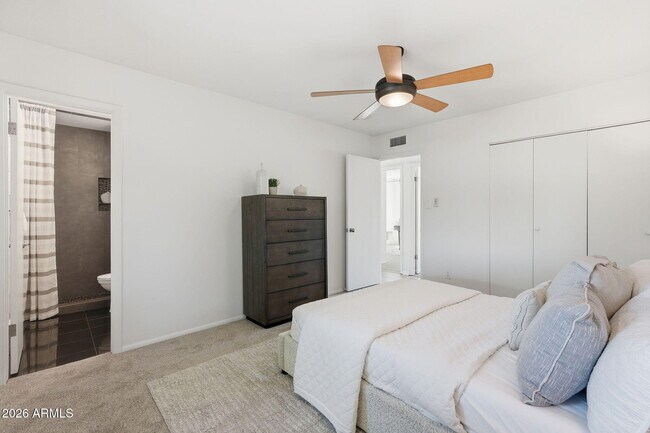 Building Photo - 2644 S Butte Ave