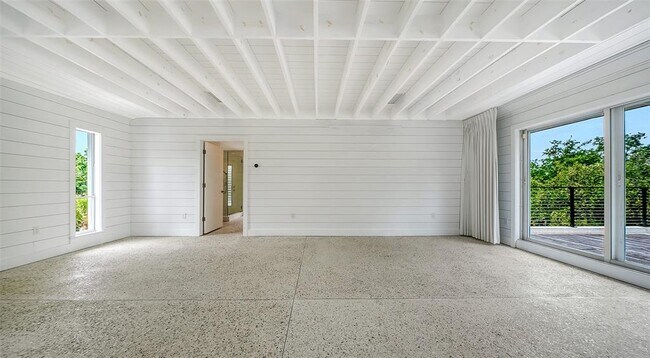 Building Photo - 7665 Sanderling Rd