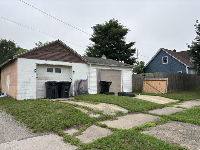 Building Photo - 1821 W Sample St
