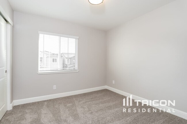 Building Photo - 2043 Comstock Ln