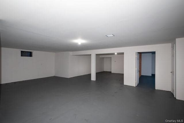 Building Photo - 100 Pineview Ln
