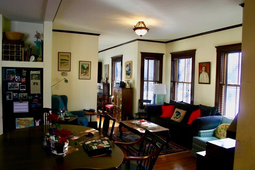 Building Photo - 40 Cushing St