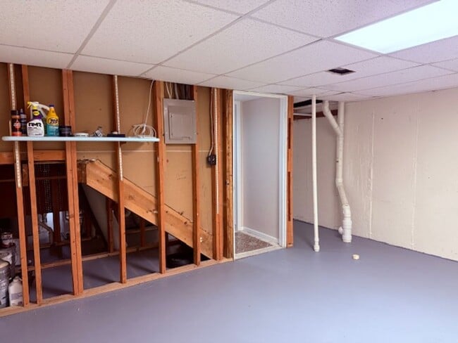 Building Photo - House For Lease