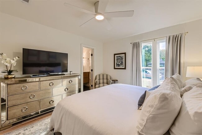 Building Photo - 1112 Milford Way