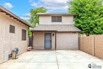 Building Photo - 617 S 6th Ave