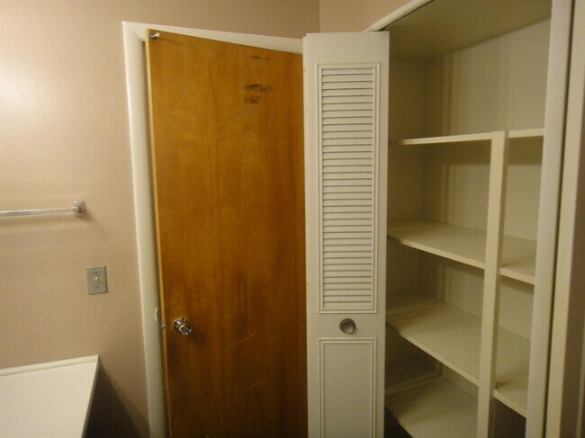 Building Photo - 1249 Island Dr