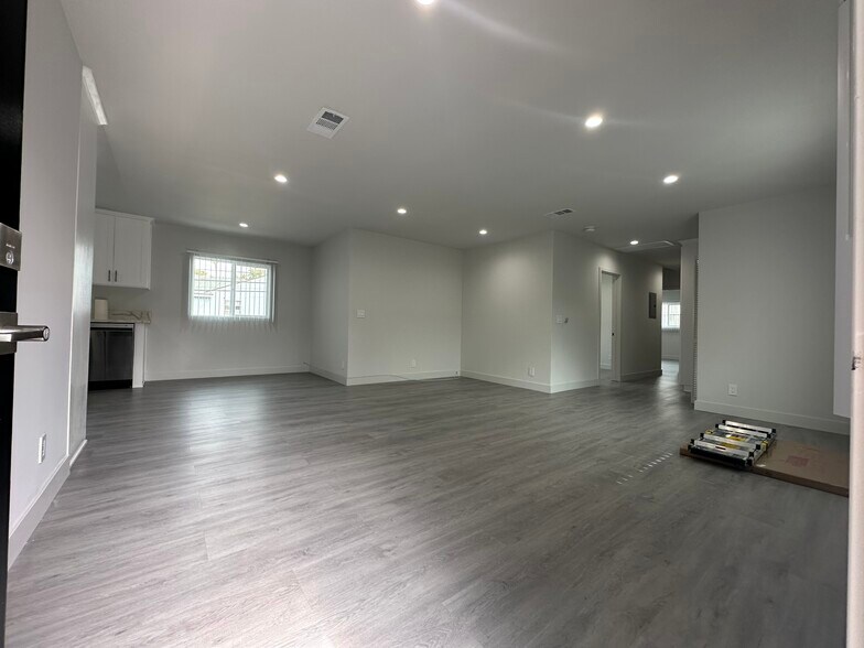 Building Photo - 1477 S Sherbourne Dr