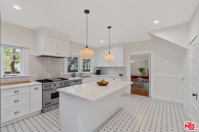 Building Photo - 655 S Hudson Ave