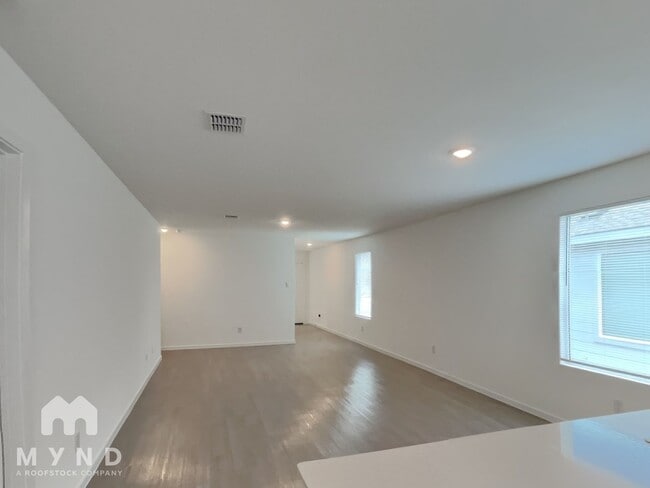 Building Photo - 217 Poplar Pl