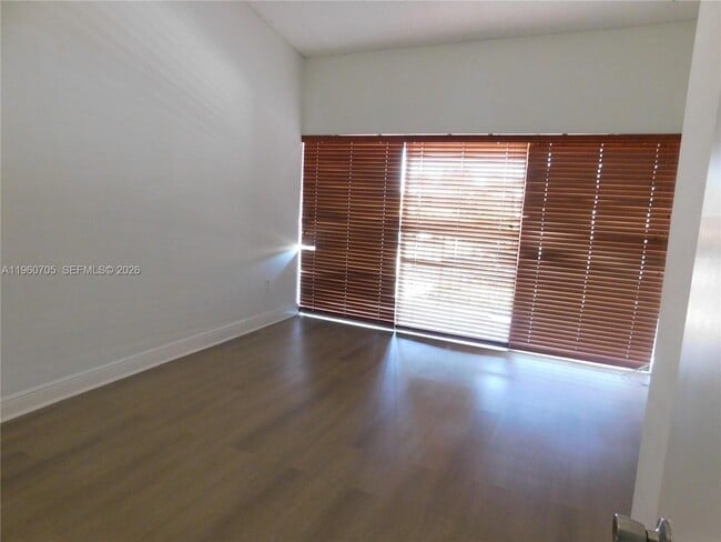 Building Photo - 14211 Kendale Lakes Cir