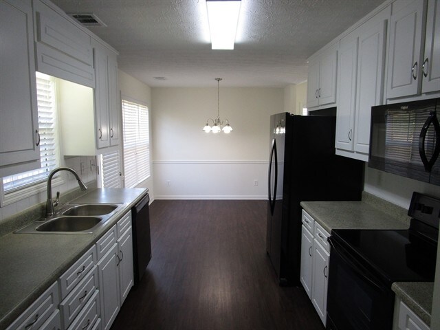 Building Photo - 2433 Green Hollow Ct