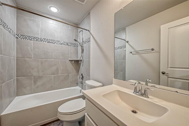Building Photo - 13306 Stoneleigh Terrace Dr