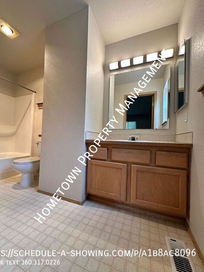 Building Photo - 4403 Chardonnay Dr SE