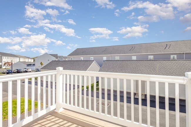 Building Photo - Move in by 12/1/24 for HALF OFF FIRST MONT...