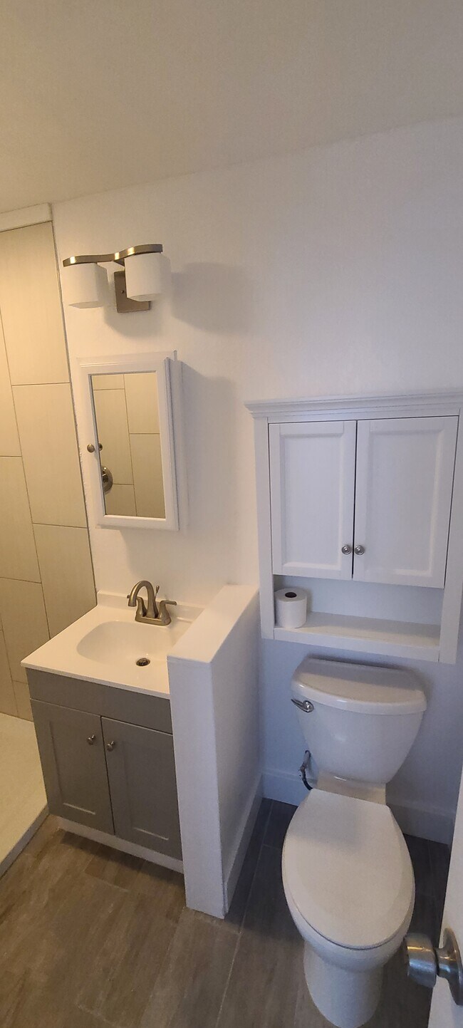 Building Photo - 2321 Ashland Ave