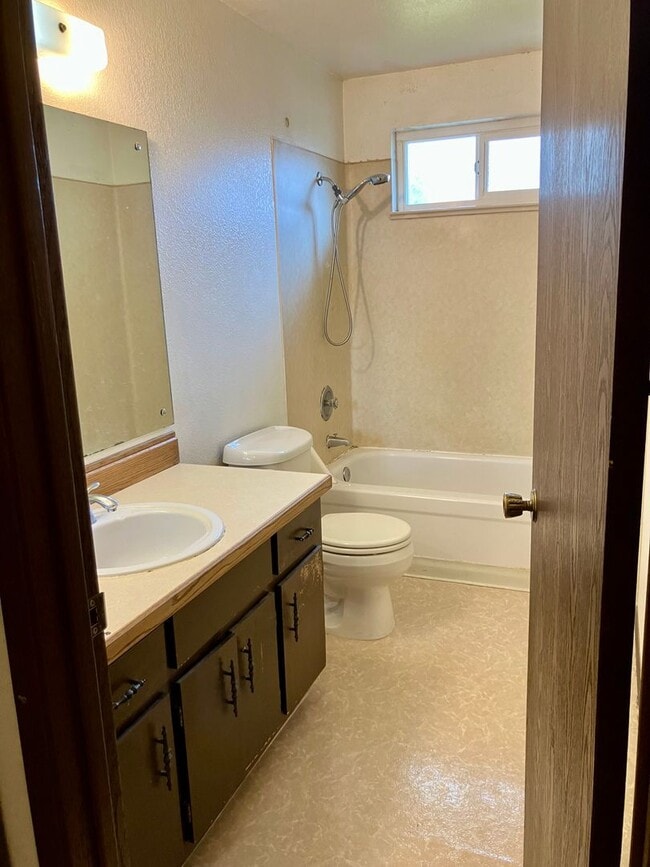 Building Photo - Spacious 2-Bed, 1.5-Bath Home with Firepla...