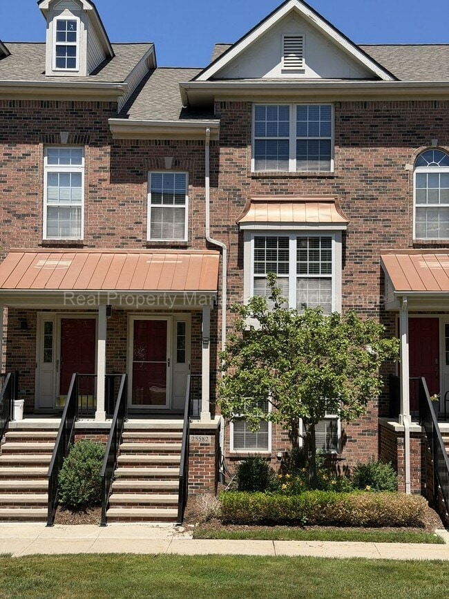 Building Photo - Rare and Modern Downtown Southfield Condo with 3 Beds, 2.5 Baths + 2-Car Garage