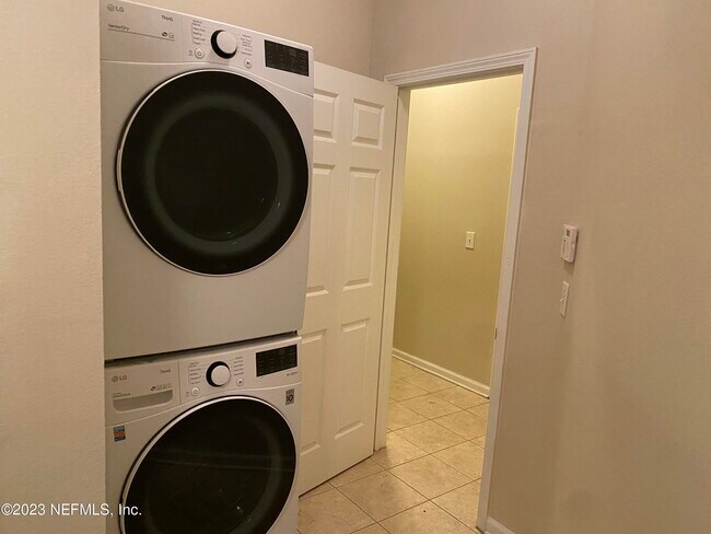 Building Photo - 8204 White Falls Blvd