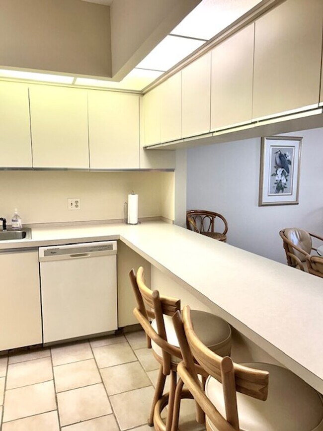 Building Photo - 2026 BEACH RENTAL- 2/2 Condo WITH PRIVATE ENTRY - BEACH PLACE - STEPS THE BEACH!!
