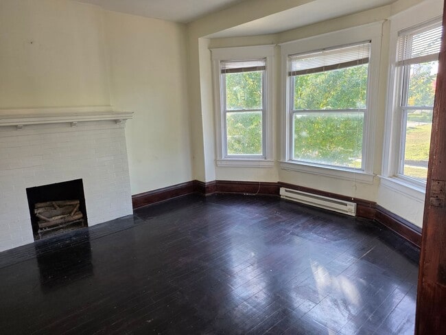 Building Photo - 622 S 8th St