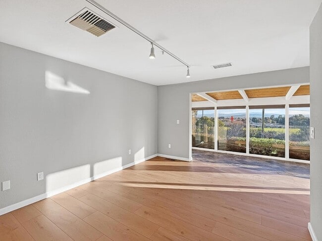 Building Photo - 2800 Roop Rd