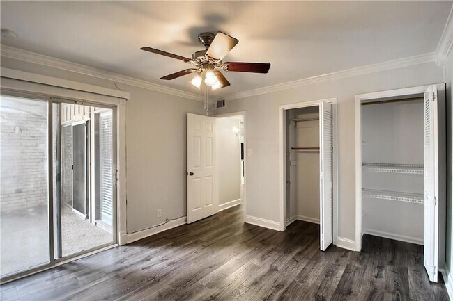 Building Photo - 1304 Summit St