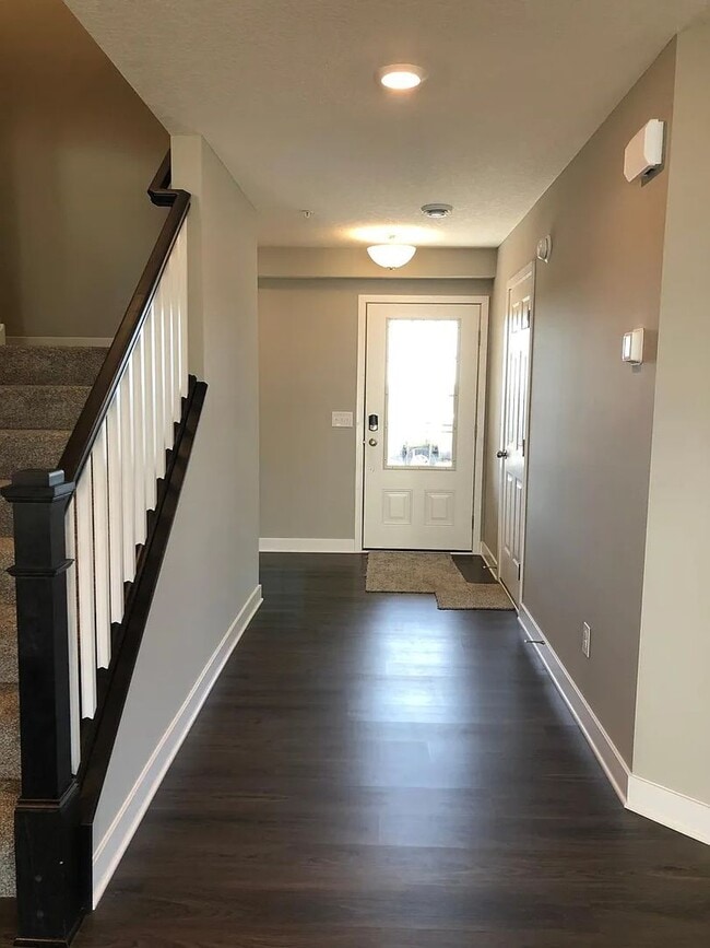 Building Photo - Awesome woodbury townhouse available!
