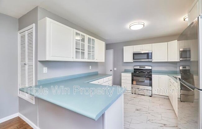 Building Photo - 1405 Willowbrook Dr