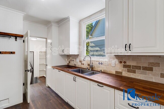 Building Photo - 1616 Fern Pl