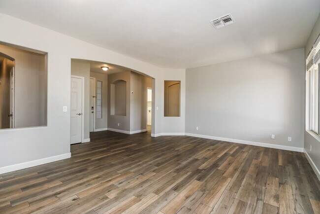 Building Photo - 3353 E Santa Fe Ln