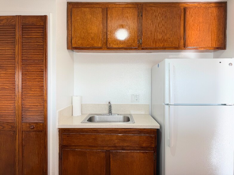 Building Photo - 4953 Barstow St