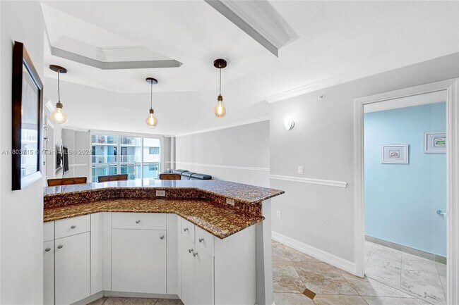 Building Photo - 6917 Collins Ave