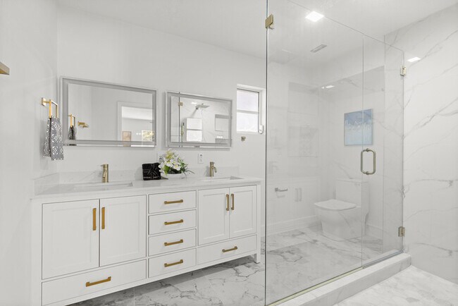 Building Photo - Newly Renovated Pool Home