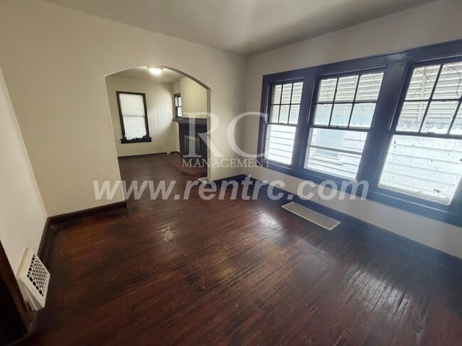 Building Photo - 625.5 Commercial-