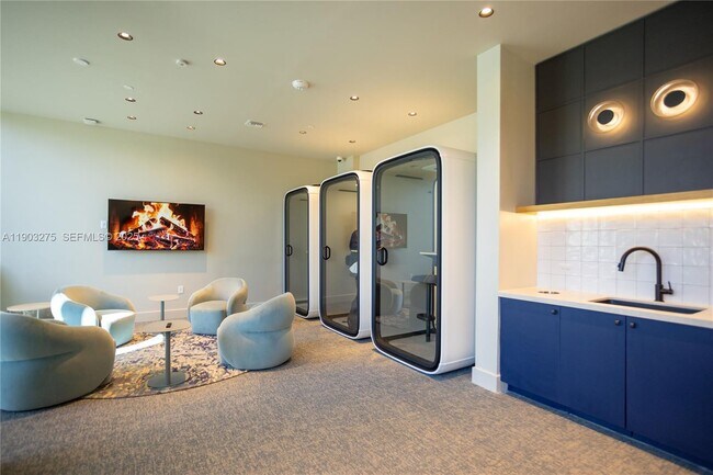 Building Photo - 580 72nd St