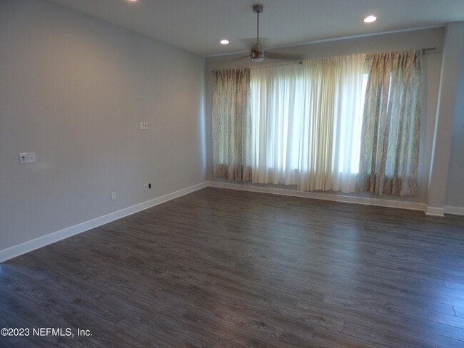 Building Photo - 92 Archwood Dr