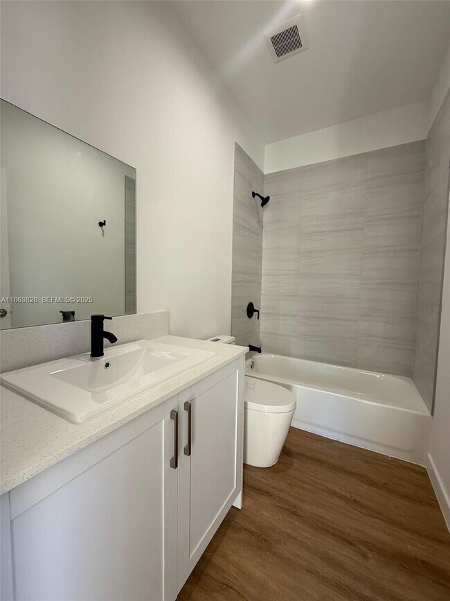 Building Photo - 428 SW 1st St