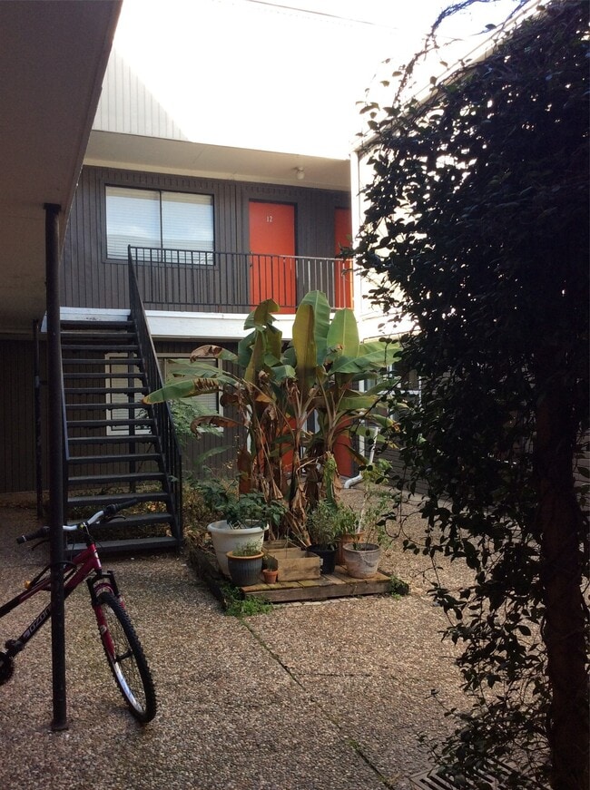 Building Photo - 502 W Alabama St