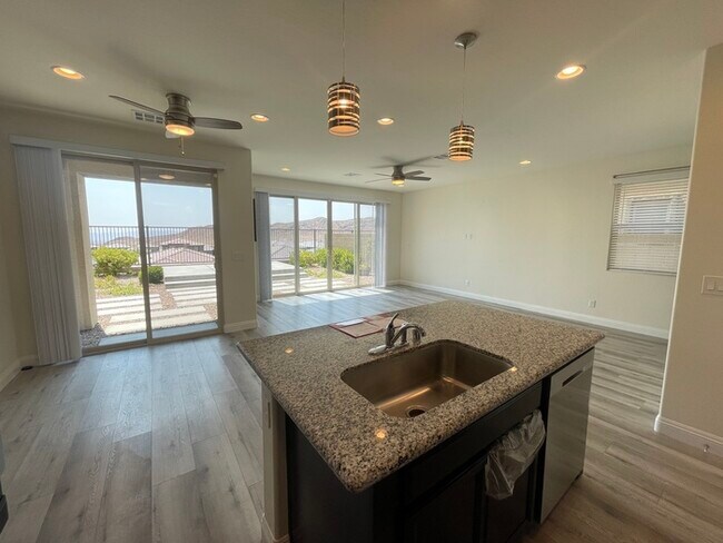 Building Photo - To schedule a viewing, call Wally Fellman ...