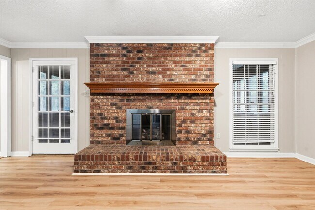 Building Photo - 4-BED, 2-BATH ALL-BRICK HOME NEAR JONESBORO COUNTRY CLUB!