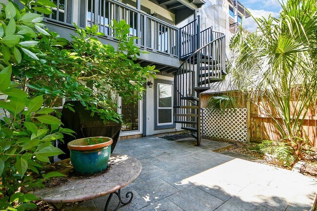 Building Photo - 1807 Elmen St