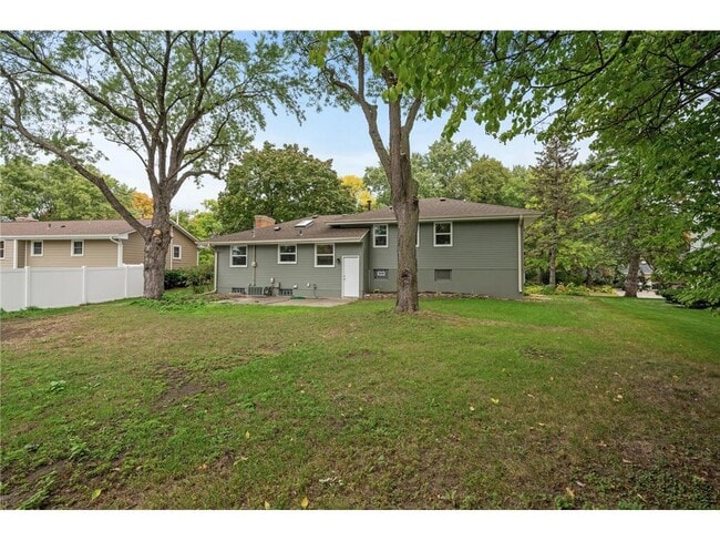 Building Photo - 4901 Larkspur Ln