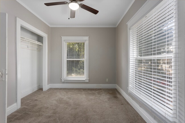 Building Photo - 915 E 29th St