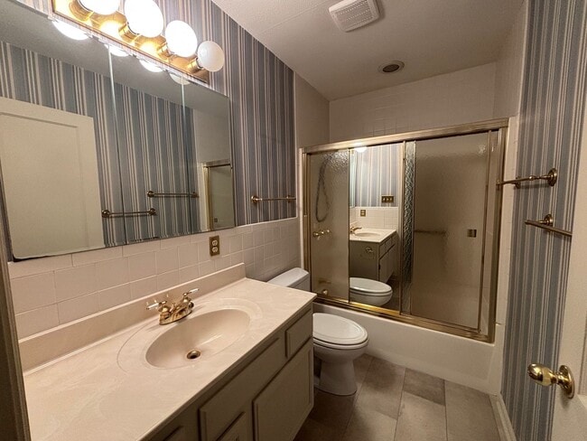 Building Photo - 2 bedroom 1 bath home with 1 car garage! Available to Rent or Rent to Own!