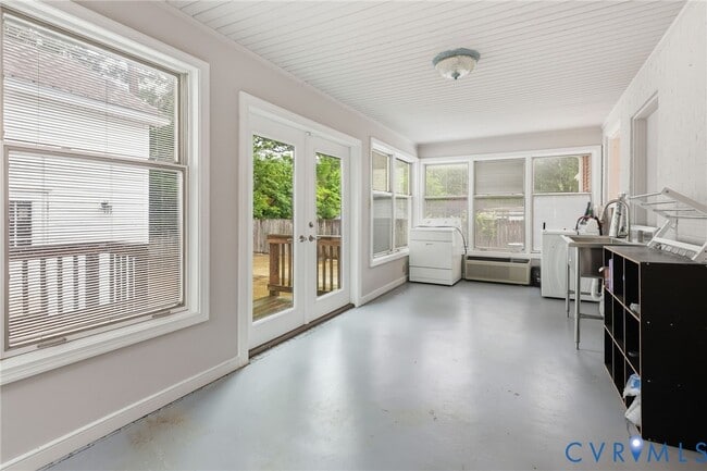 Building Photo - 7603 S Pinehill Dr