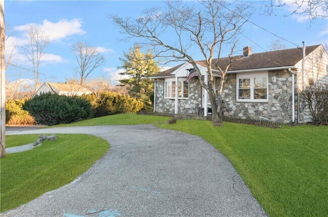 Building Photo - 181 Cowesett Ave