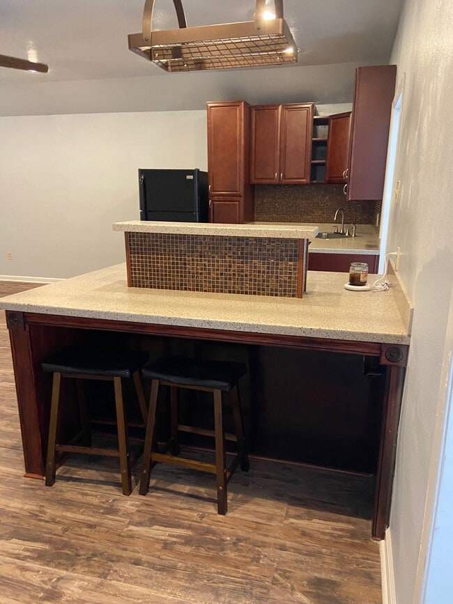 Building Photo - 73 Surrey Oak Ct