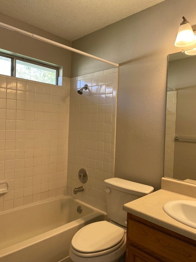 Building Photo - 510 Willowbend Cove