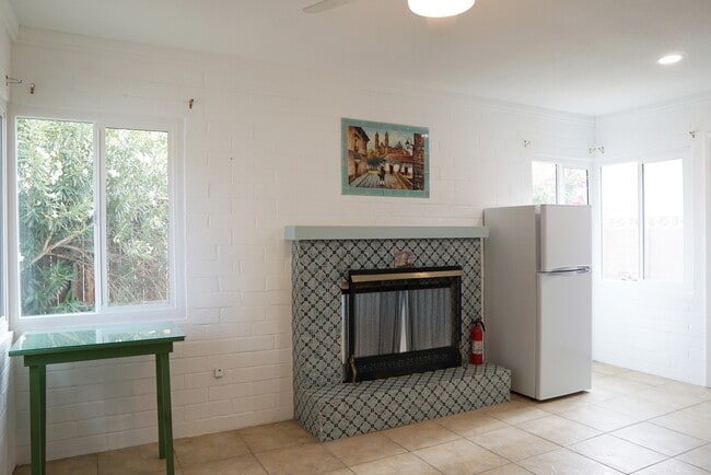 Building Photo - 53424 Avenida Martinez