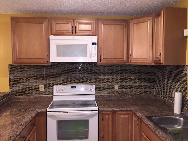 Building Photo - 4641 Cherry Rd